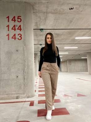 PANTOLLONA ME KUADRATE