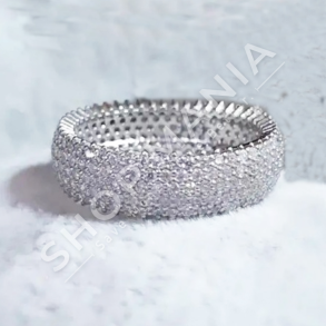 UNAZE ARGJEND ME GURE ZIRKON - DHA-BL-225