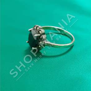 UNAZE ARGJEND ME GUR ZIRKON "RRETHORE - E ZEZE"