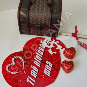 KOMPOZIM "COMPOSITION IN CHEST"